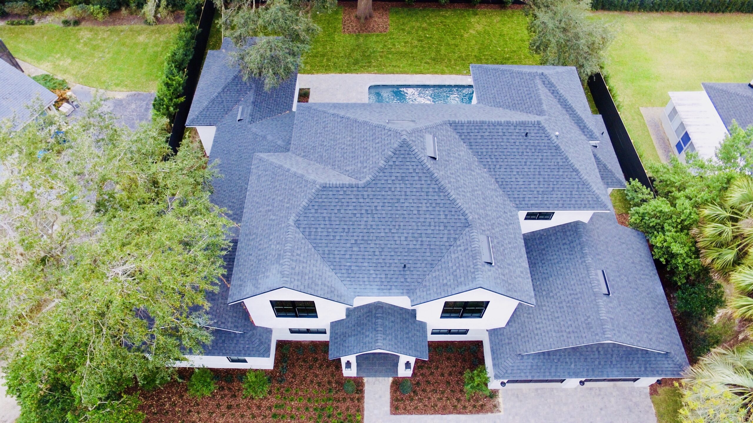 Finished shingle roofing on a Florida home, from Hi Low’s gallery